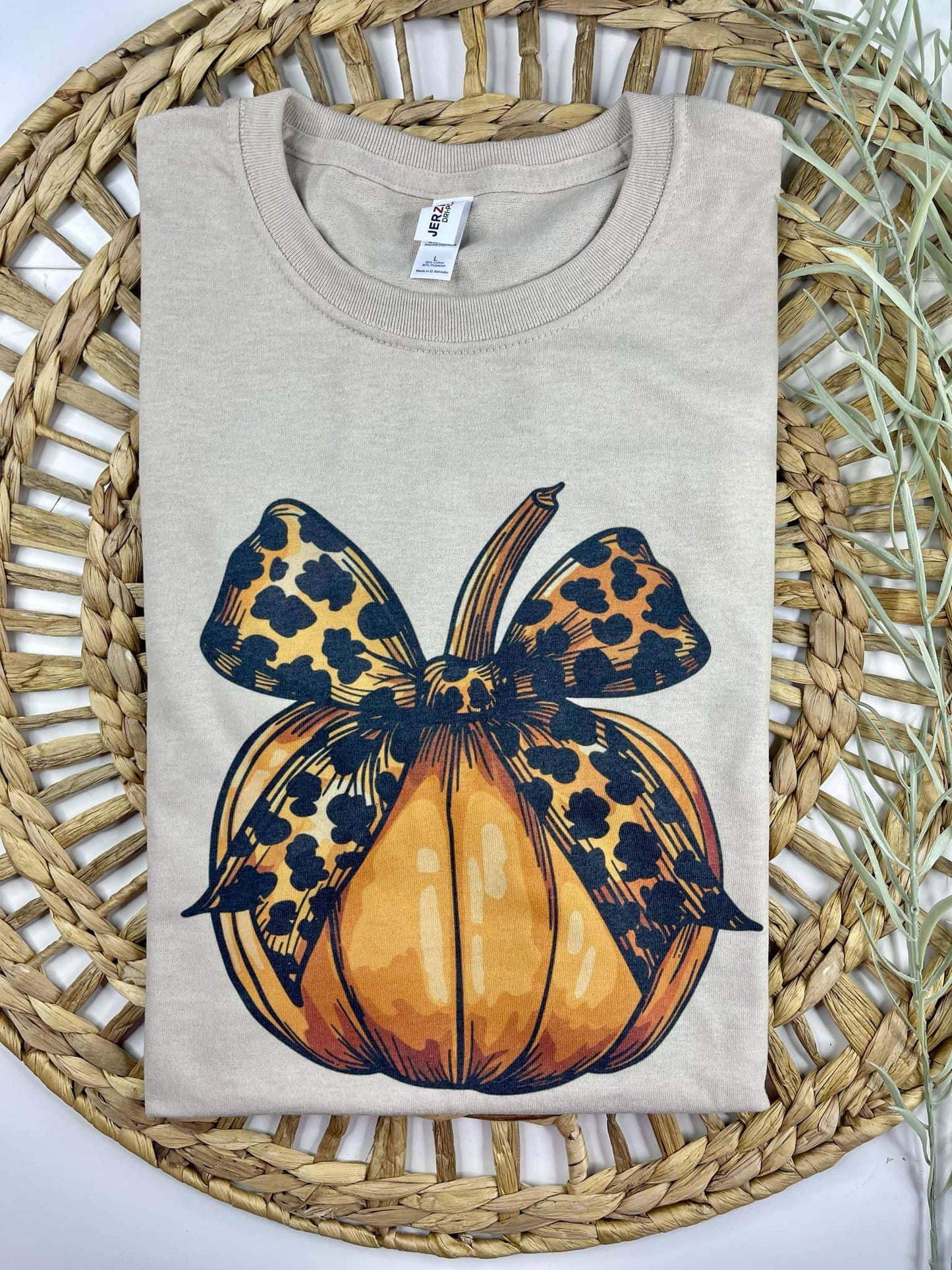 Pumpkin with Bow (T-Shirt)